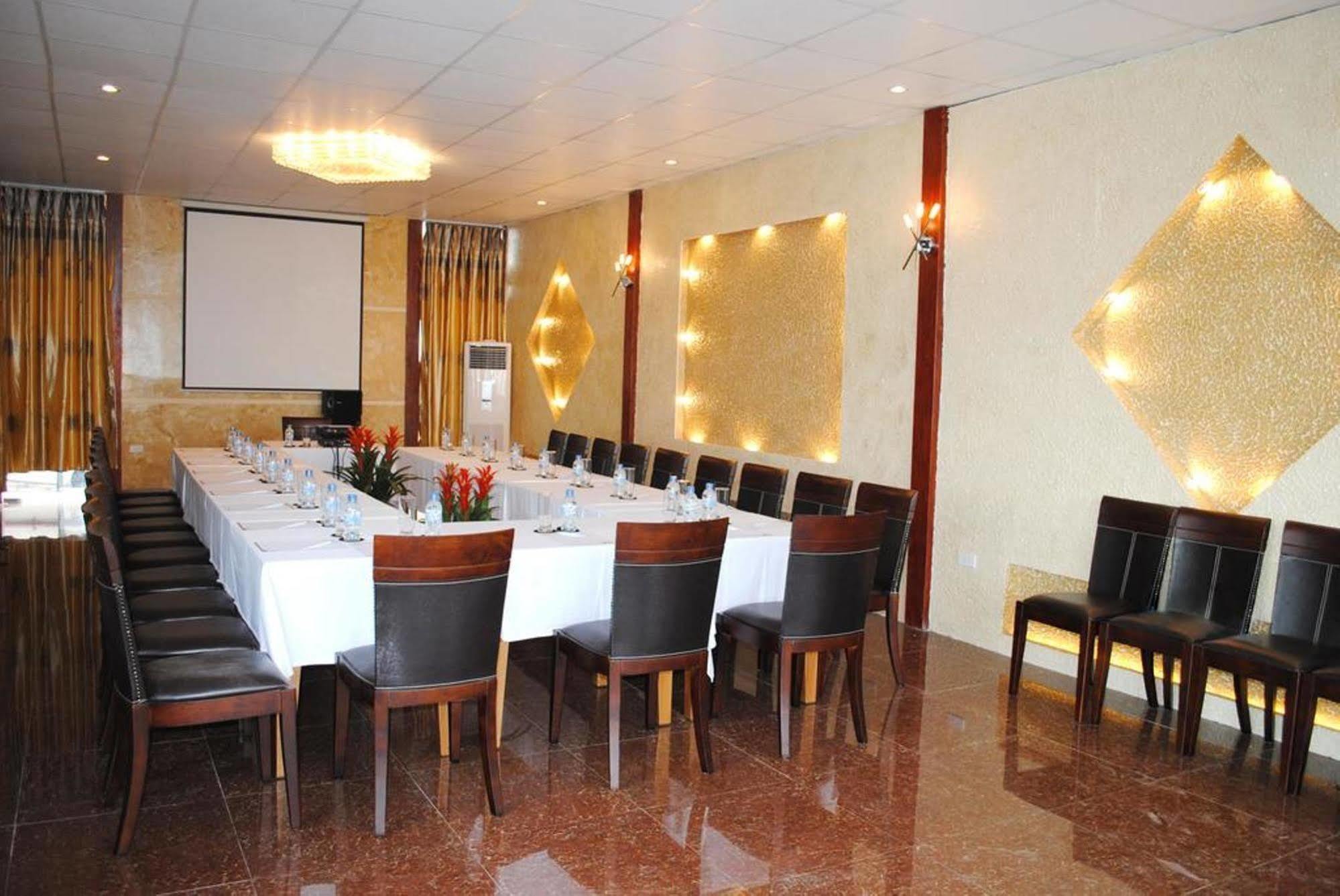 Royal Gate Hotel Hanoi Buitenkant foto