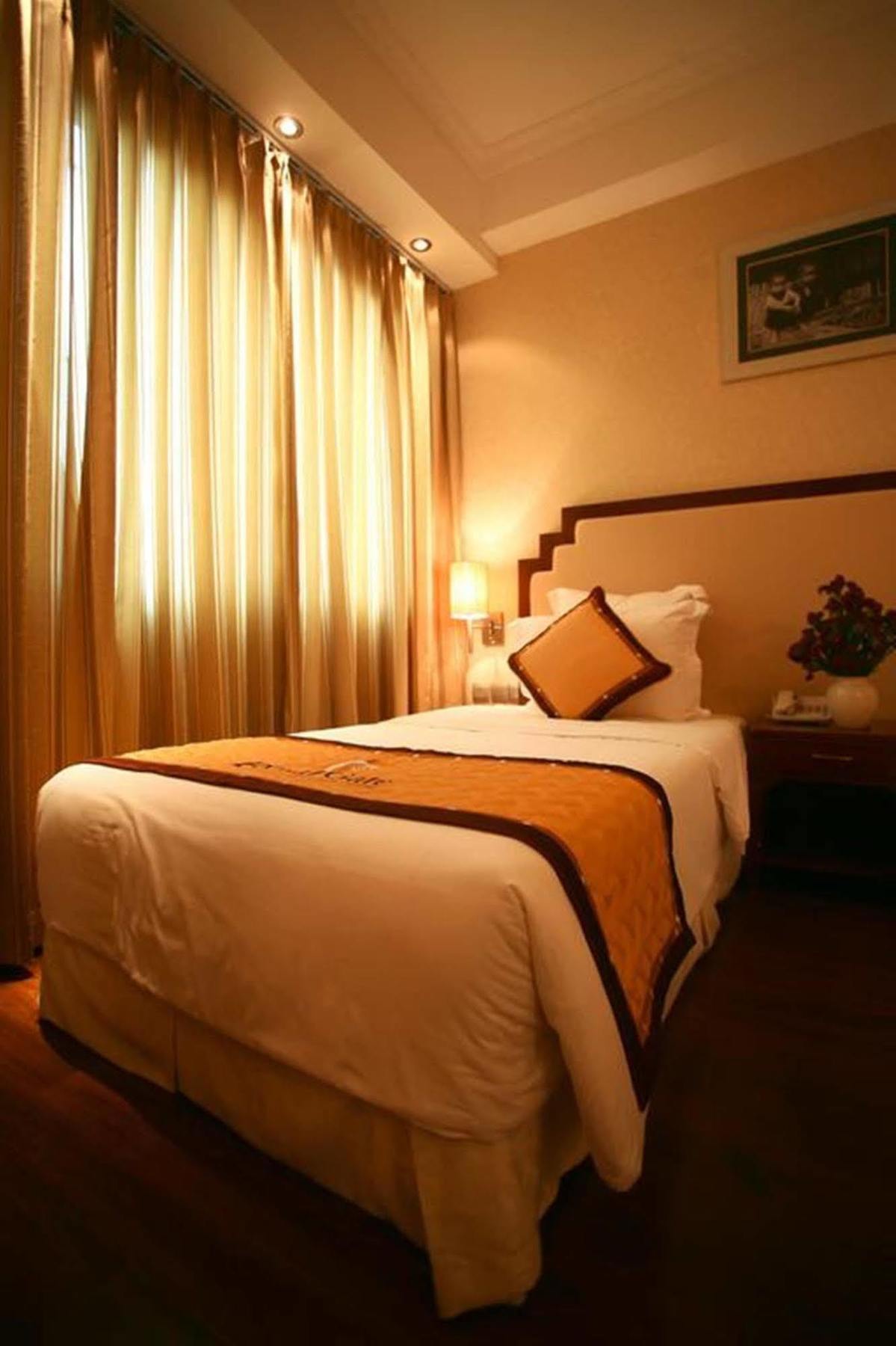 Royal Gate Hotel Hanoi Buitenkant foto