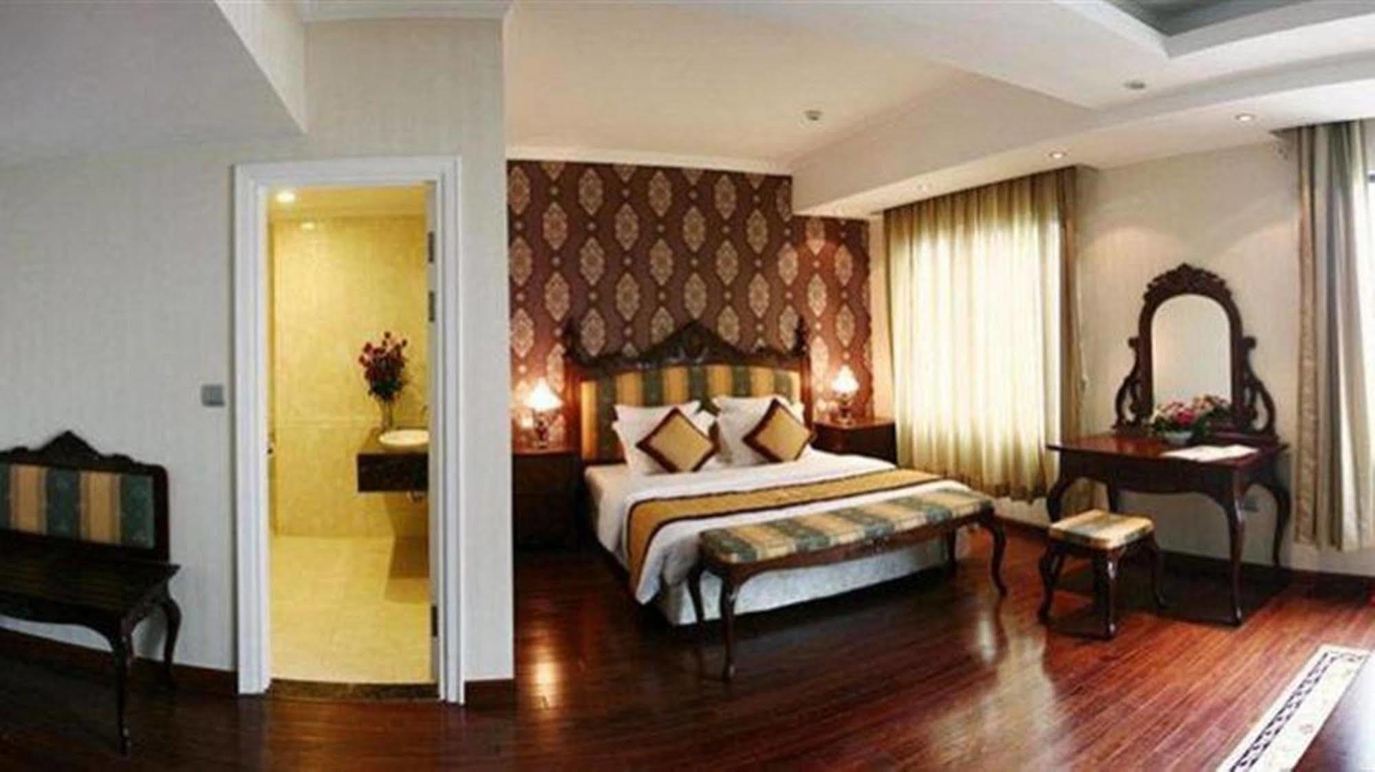 Royal Gate Hotel Hanoi Buitenkant foto
