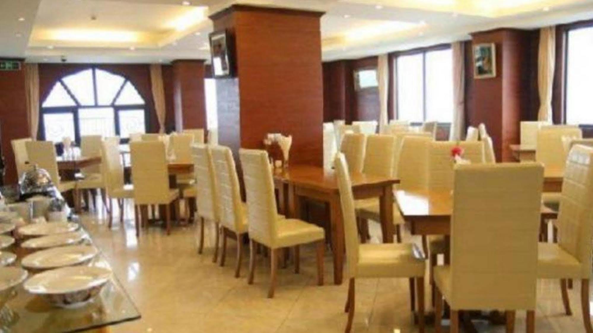 Royal Gate Hotel Hanoi Buitenkant foto